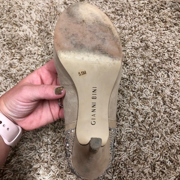 Gianni Bini Nude heels - Picture 3 of 3
